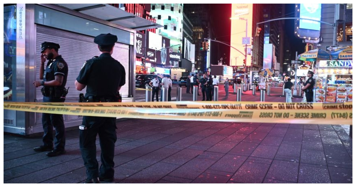 হামলার পর ঘটনাস্থল ঘিরে রেখেছে পুলিশ। ছবি: সিএনএন